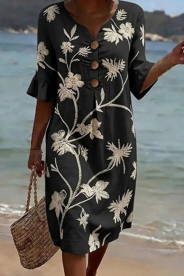 Vestido informal de mujer con estampado floral.