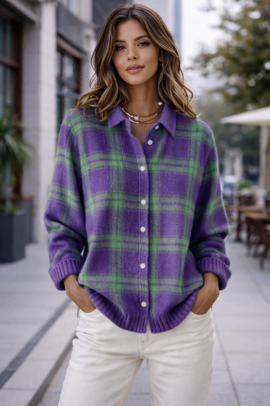 Sofía – Blusa de punto con estampado de cuadros morado/verde.