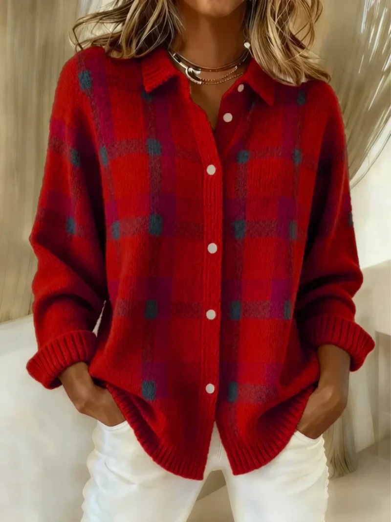 Lara – Blusa de punto con estampado de cuadros roja.