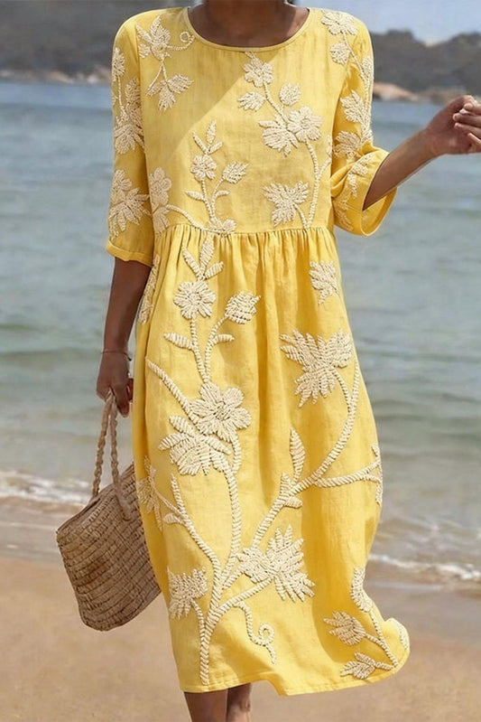 Vestido informal de mujer con estampado floral.