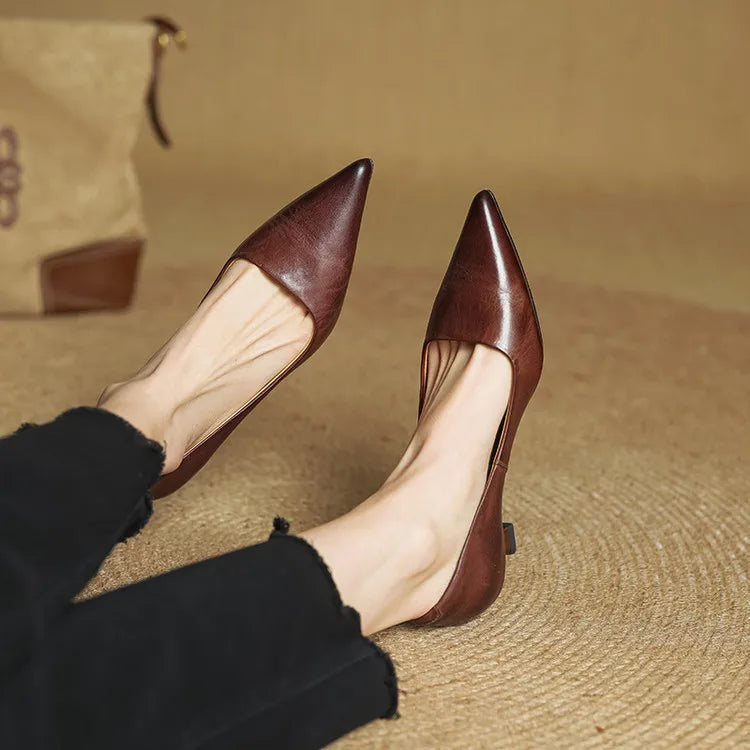 Sarah | Zapato tacón con punta refinada.