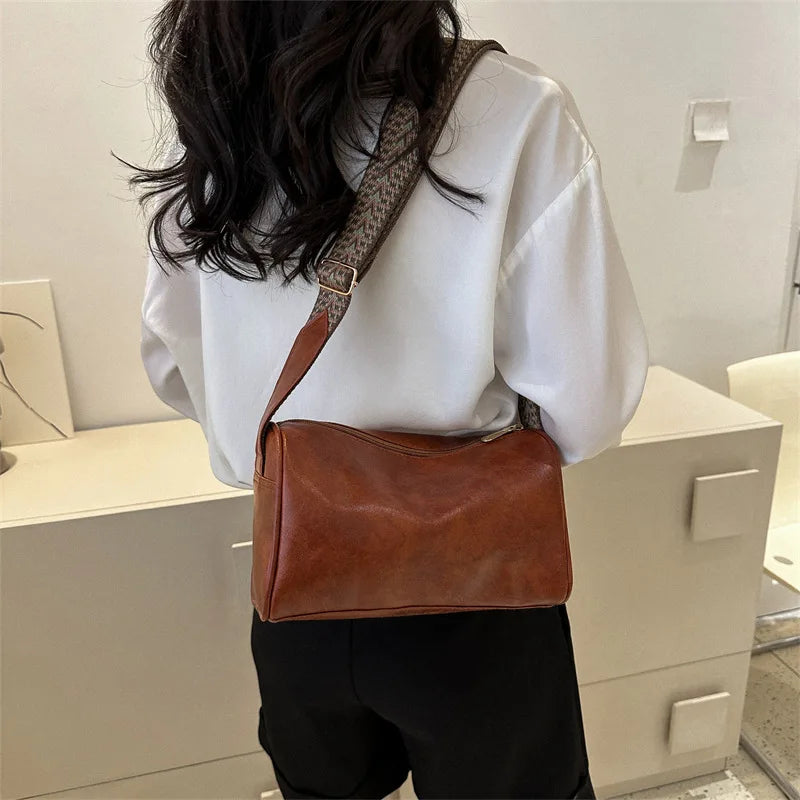 Maya |Elegante bolso  de piel sintética vintage