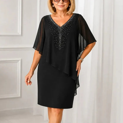 AV | Vestido de Fiesta con Capa, Escote en V y Pedrería