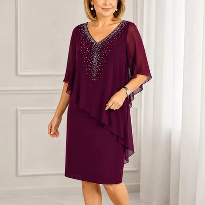 AV | Vestido de Fiesta con Capa, Escote en V y Pedrería